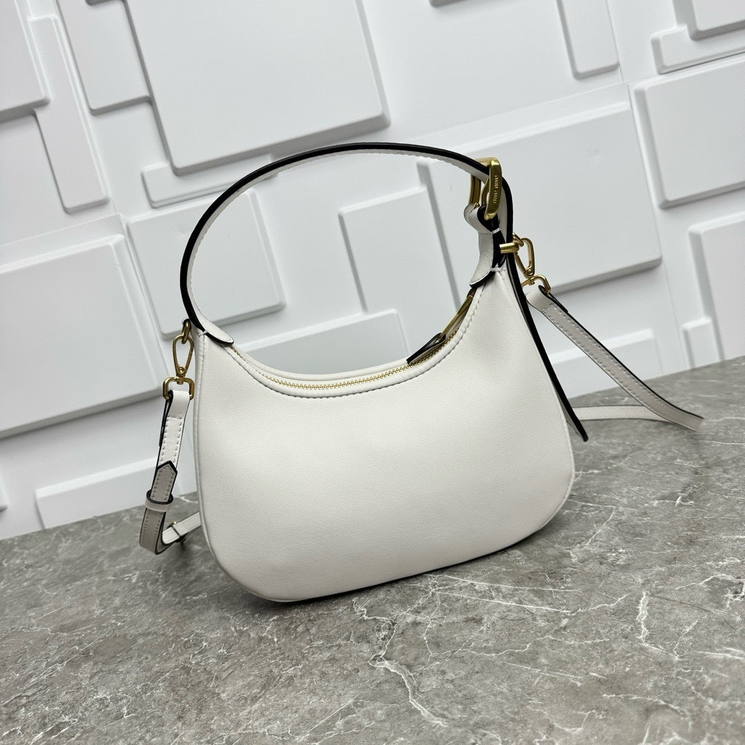 Full-Grain Leather Shoulder Bag – Minimal Chic