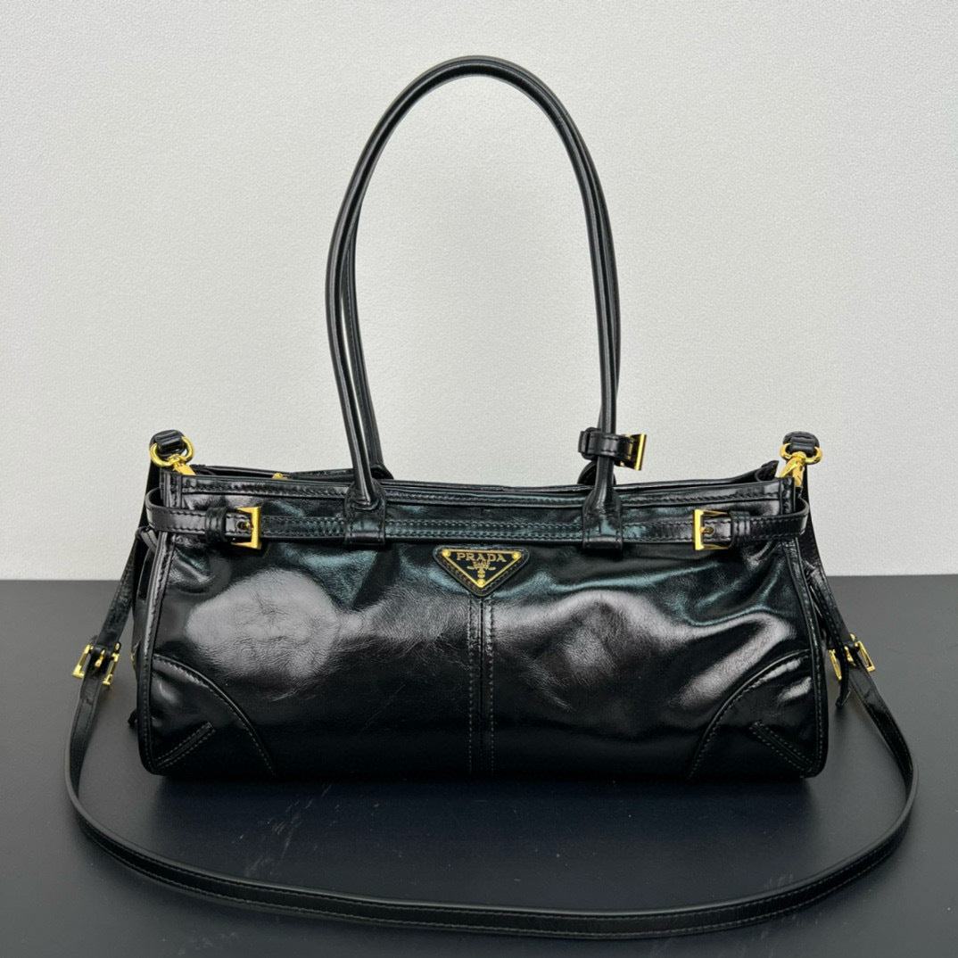 Vintage-Style Oil Wax Leather Tote Bag