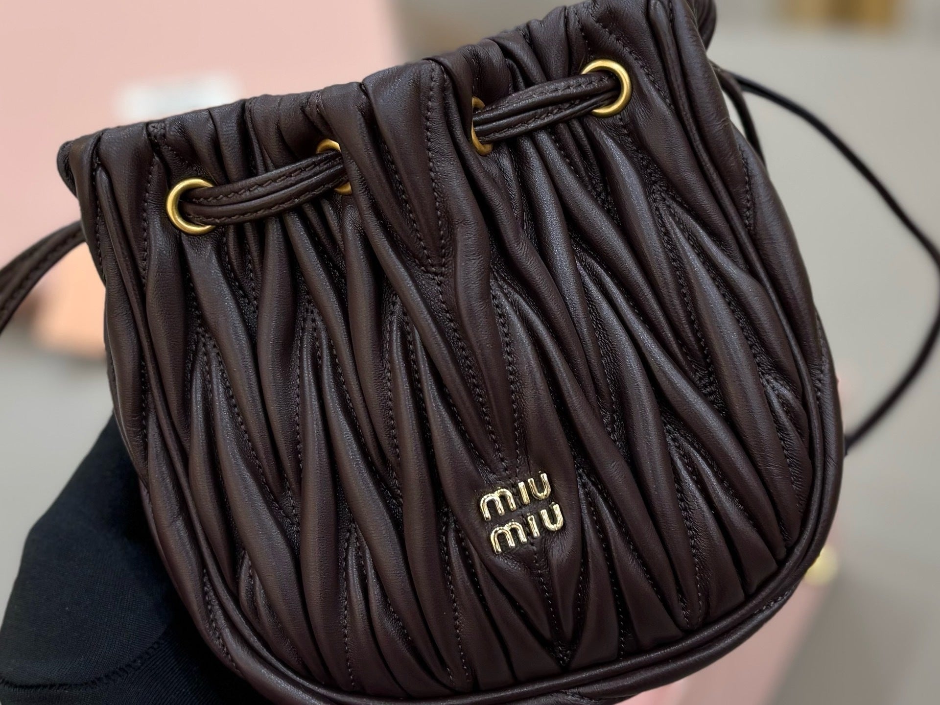 Matelassé Drawstring Cloud Pouch