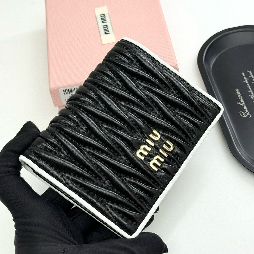 New-Season Compact Tri-Fold Mini Wallet – Embossed Design