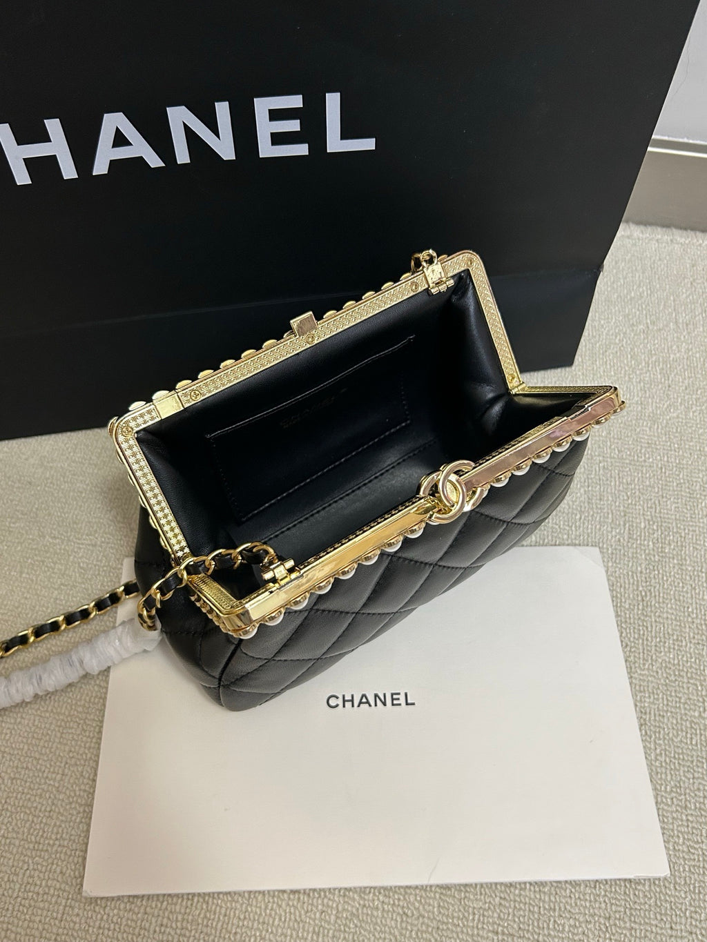 Pearl Evening Bag – Miniature Work of Art