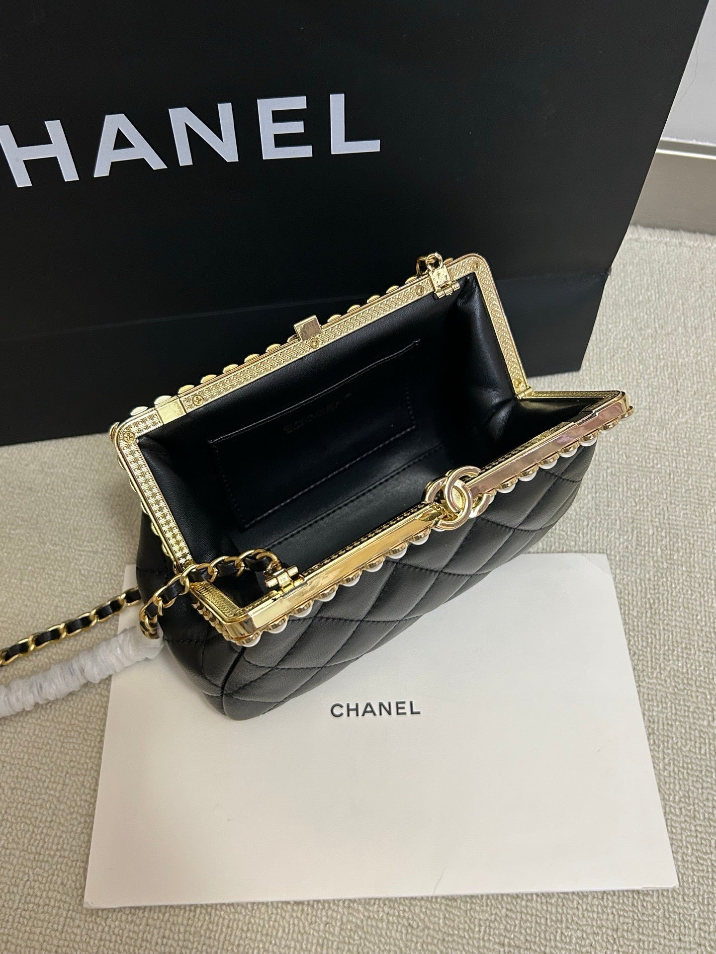 Pearl Evening Bag – Miniature Work of Art