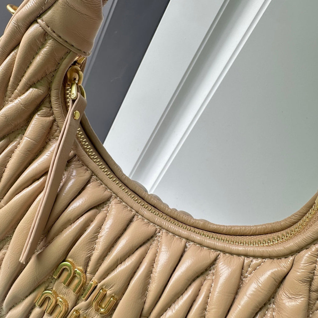 Medium Quilted Leather Handbag – Matelassé Texture, 29cm