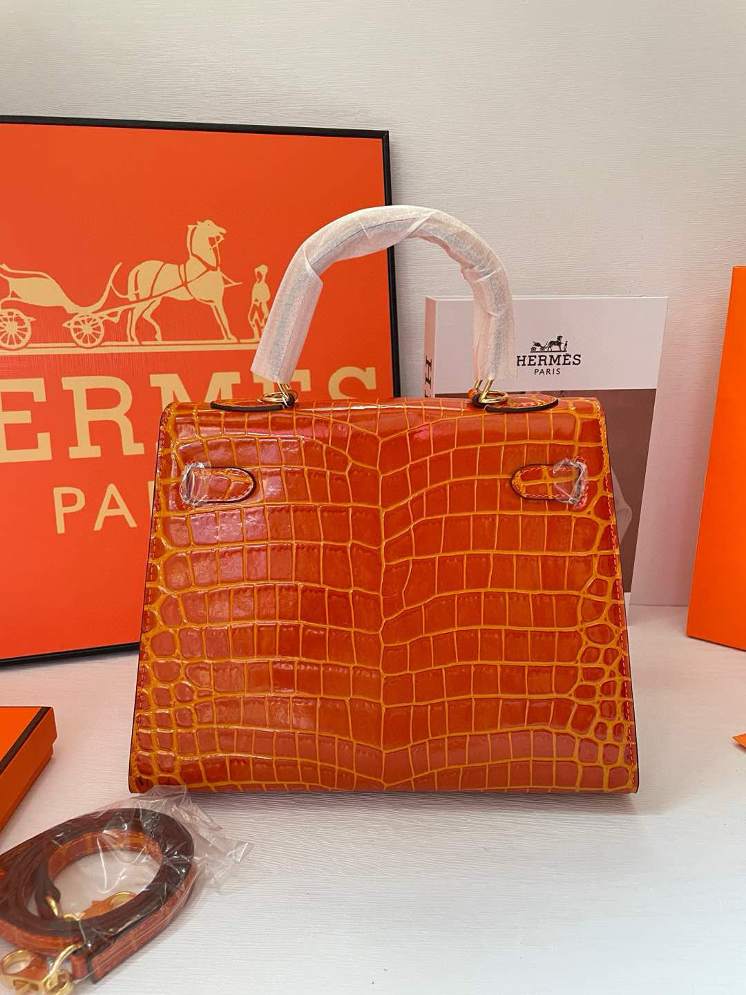 28cm Crocodile-Embossed Leather Top-Handle & Shoulder Bag