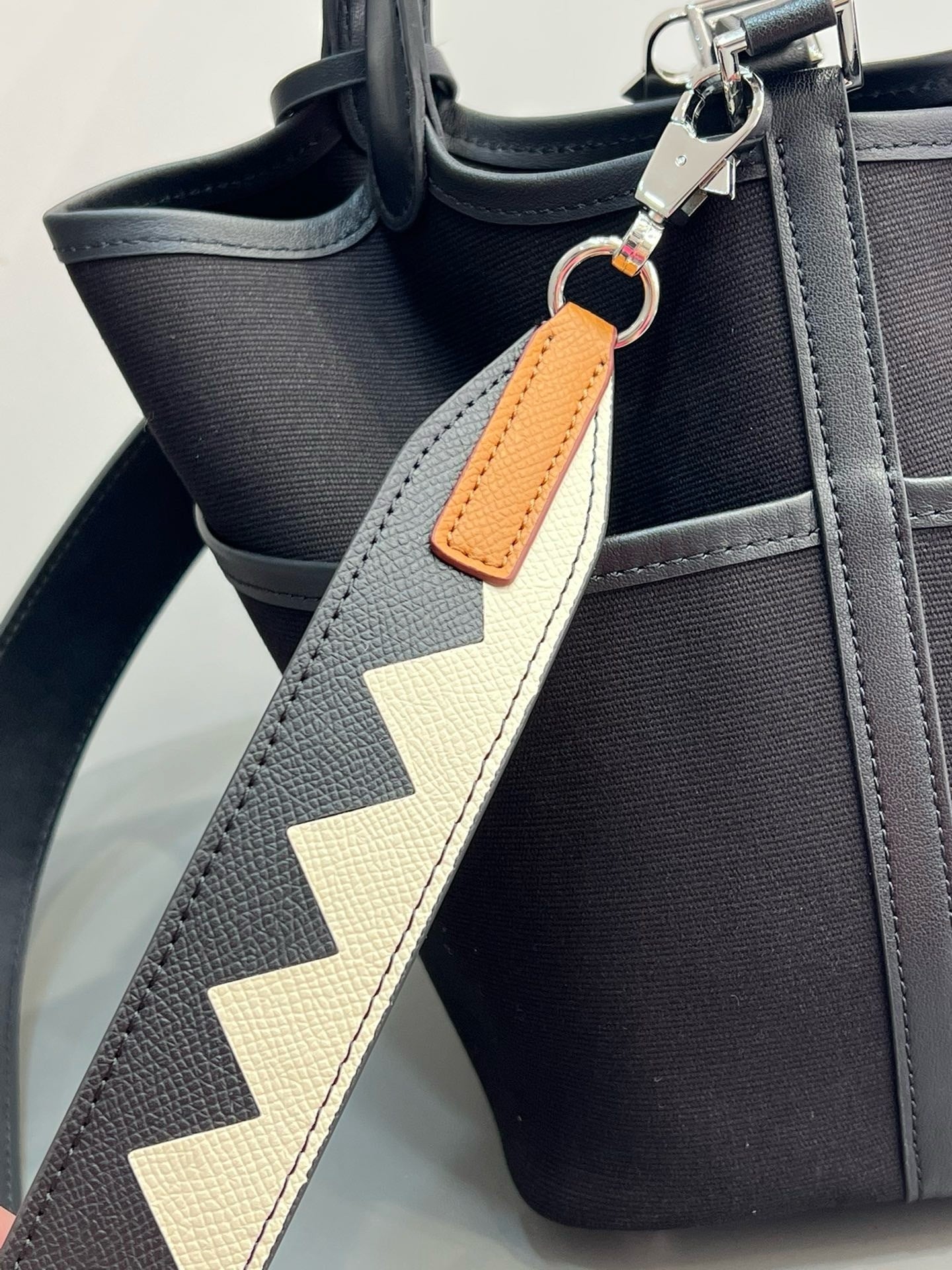 Cow Leather Two-Way Tote Bag – 18 × 14 × 19 cm