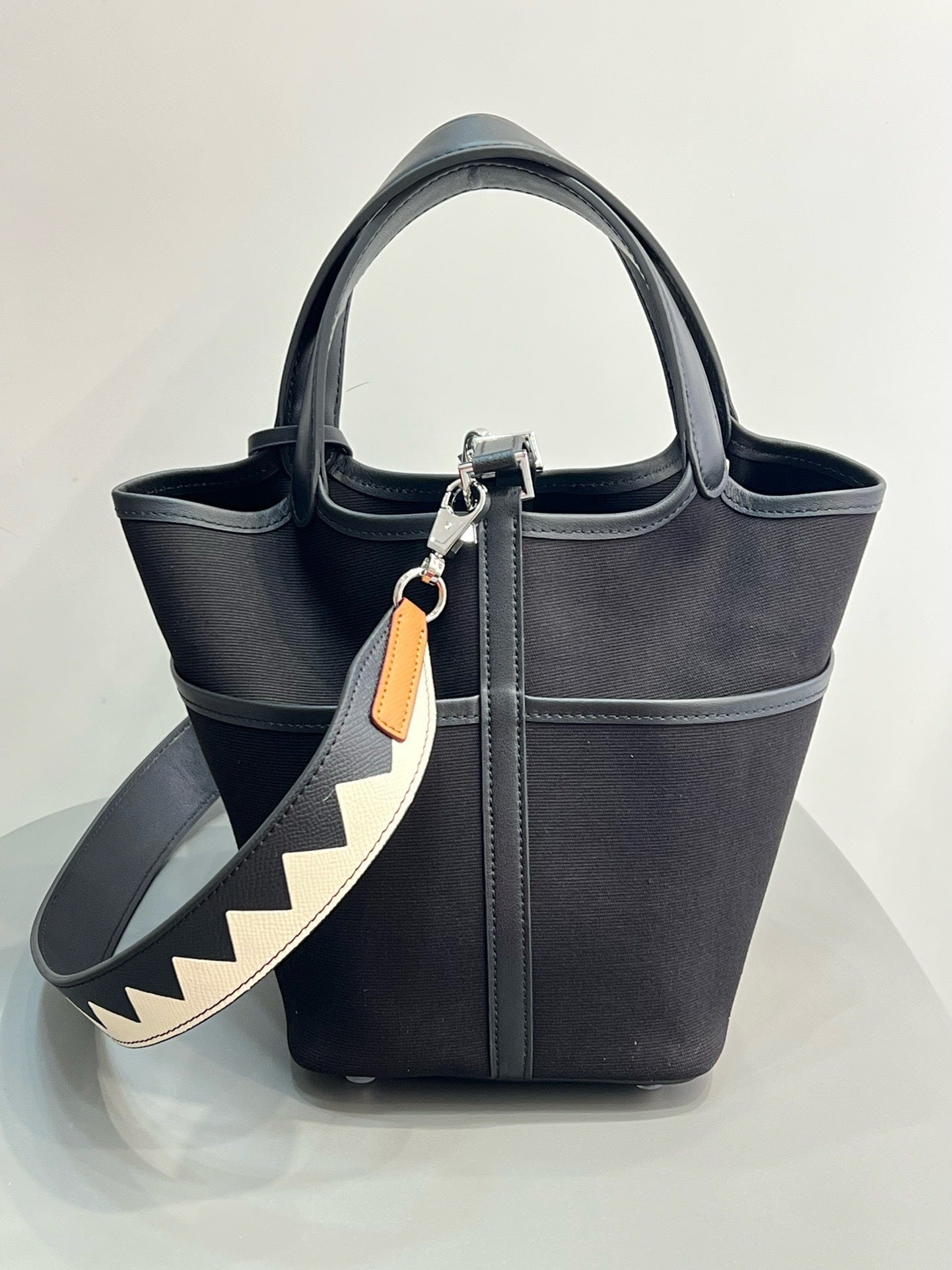 Cow Leather Two-Way Tote Bag – 18 × 14 × 19 cm
