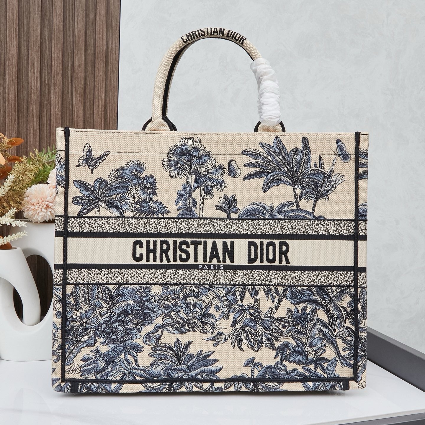 D Book Tote ( Apricot Coconut Grove )