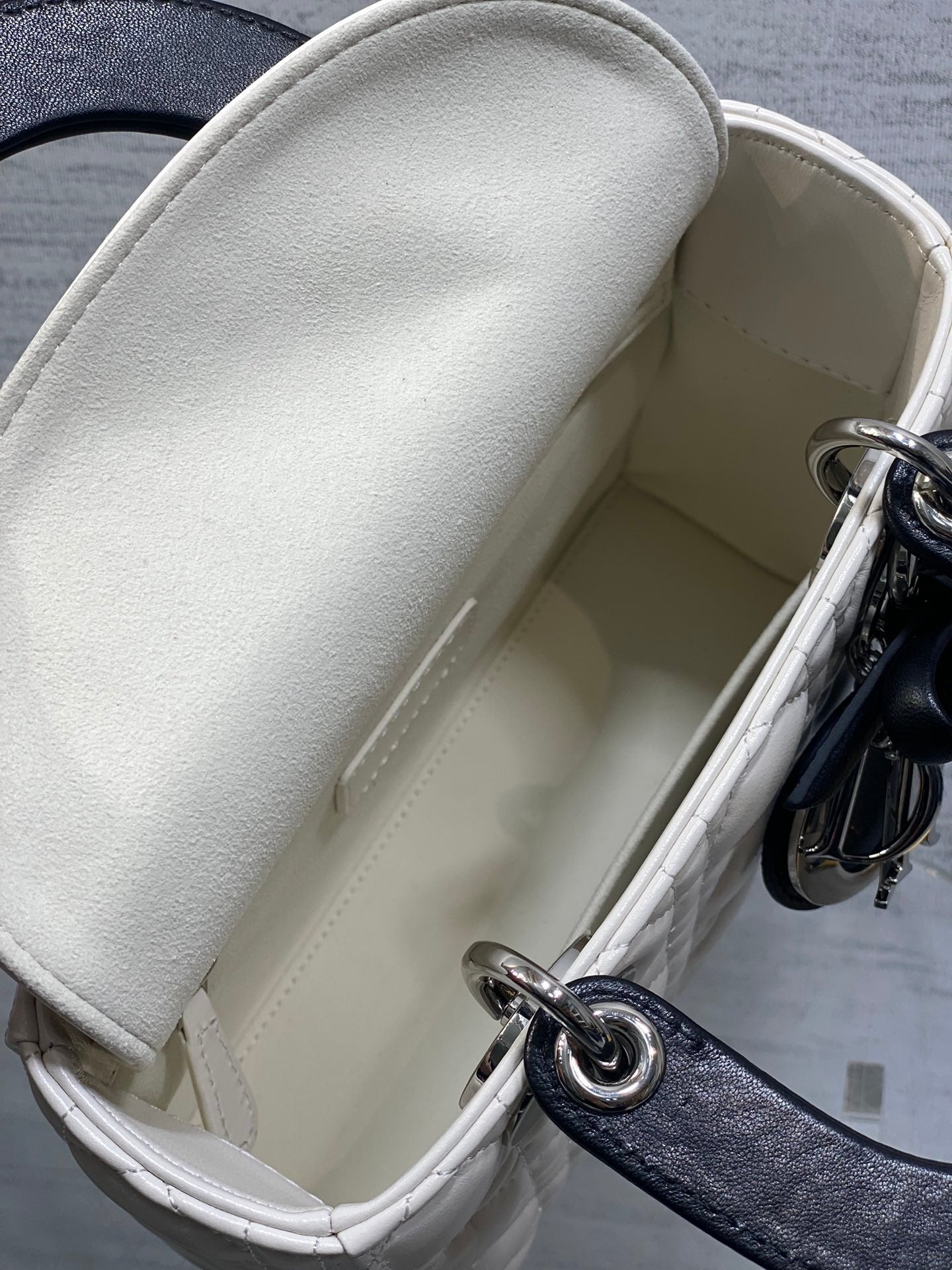 Classic Bow Top Handle Bag 🎀- Premium Quality