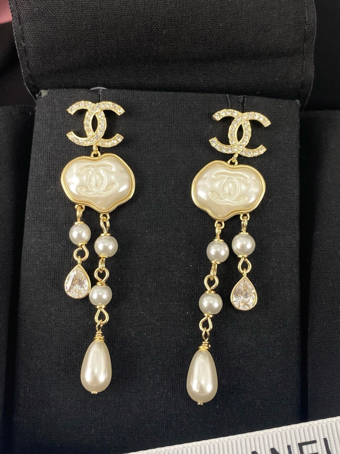 Resin Pearl & Tassel Drop Earrings – Cloud-Inspired Elegance