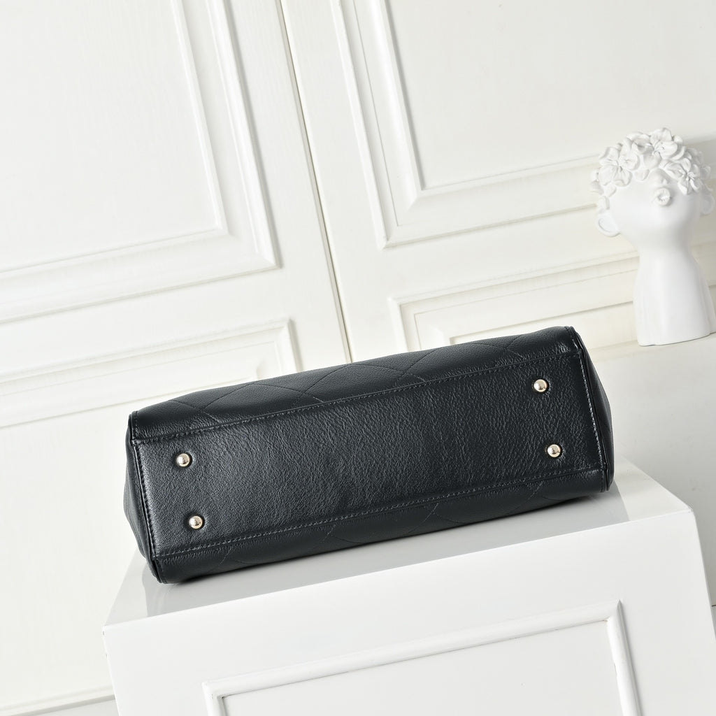 Spring Early Collection Quilted Chain Tote Bag