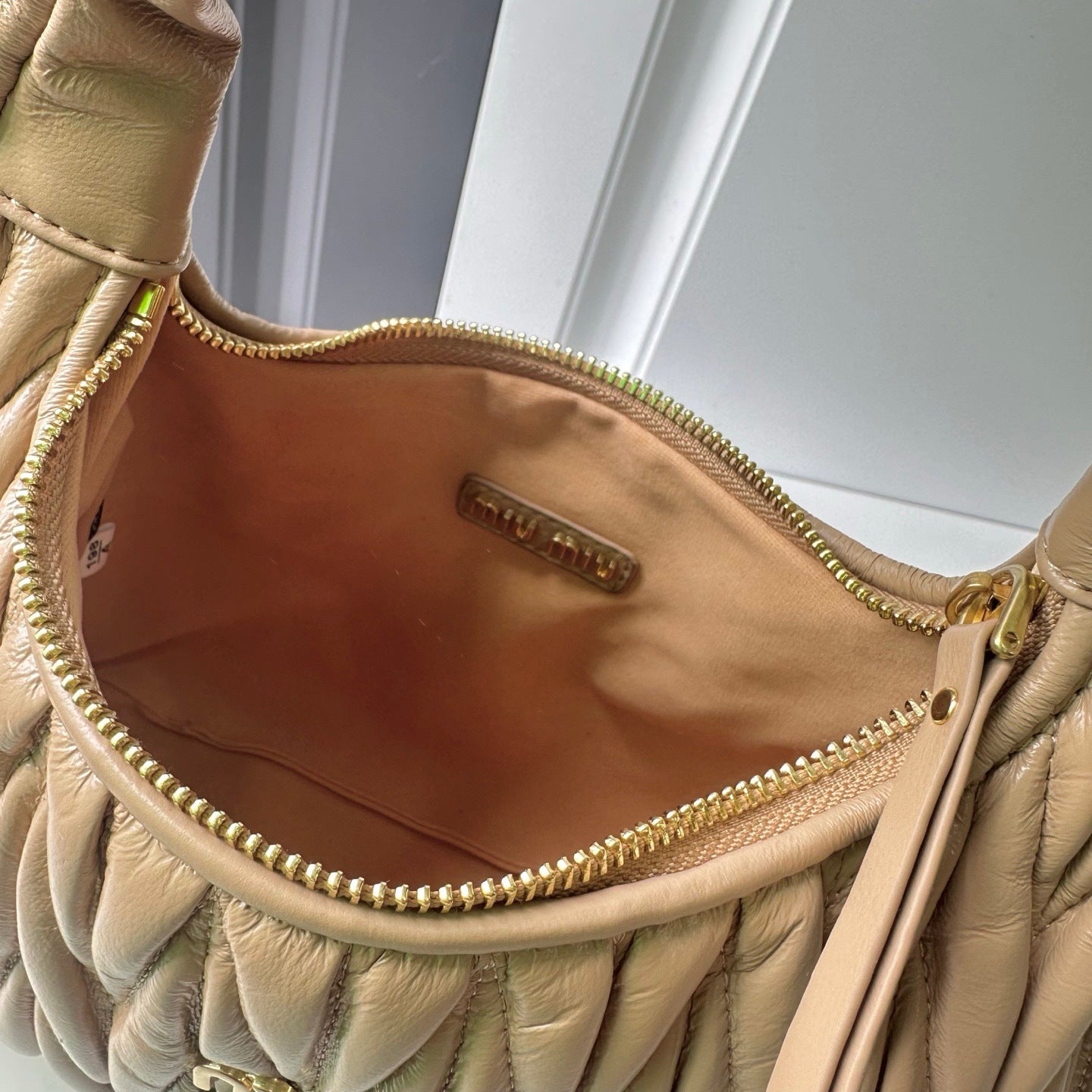 Medium Quilted Leather Handbag – Matelassé Texture, 29cm